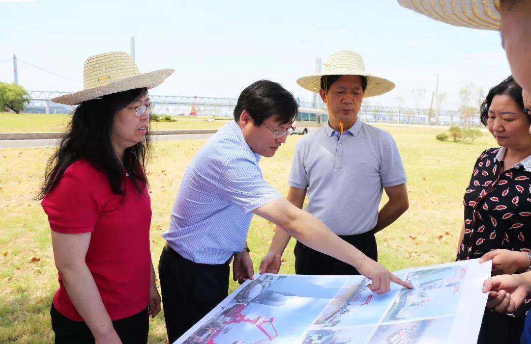 民建湖南省委副主委、省科技廳副廳長朱皖調(diào)研洞庭湖桂花園碼頭和華龍碼頭