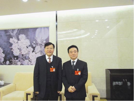 湖南省人大常委會(huì)副主任陳叔紅與董事長(zhǎng)王五星合影