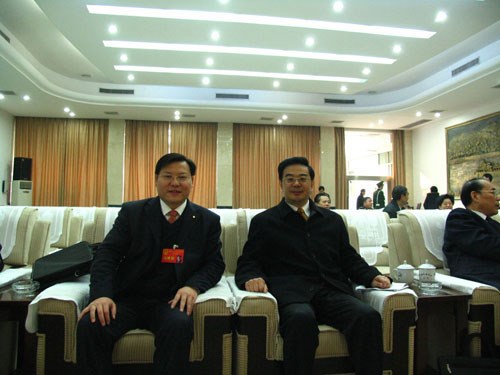 王董與最高人民法院院長、原湖南省省長周強(qiáng)在一起